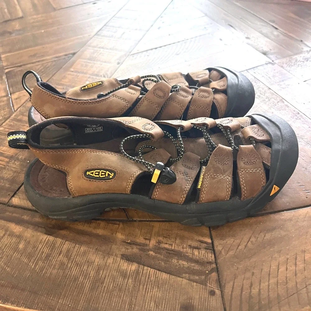 Keen Newport Sandals 9.5 Mens Leather Waterproof Fisherman Brown Gorpcore Hiking